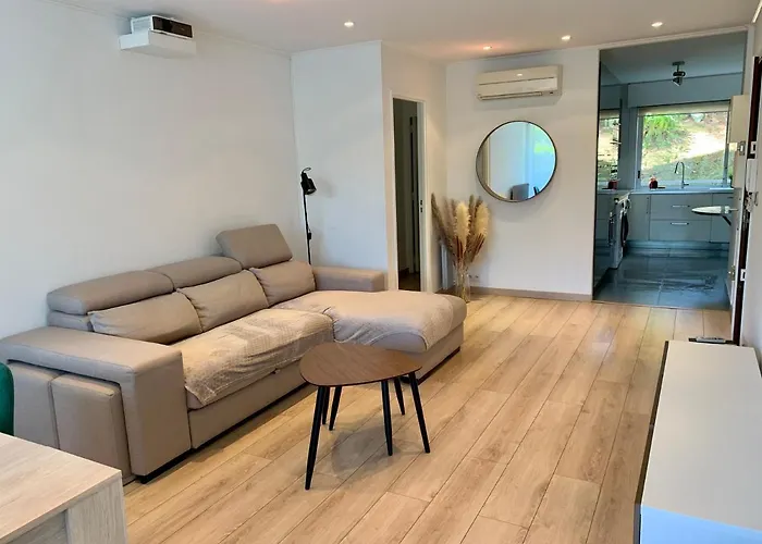 Appartement En Residence Avec Piscine, Cinema