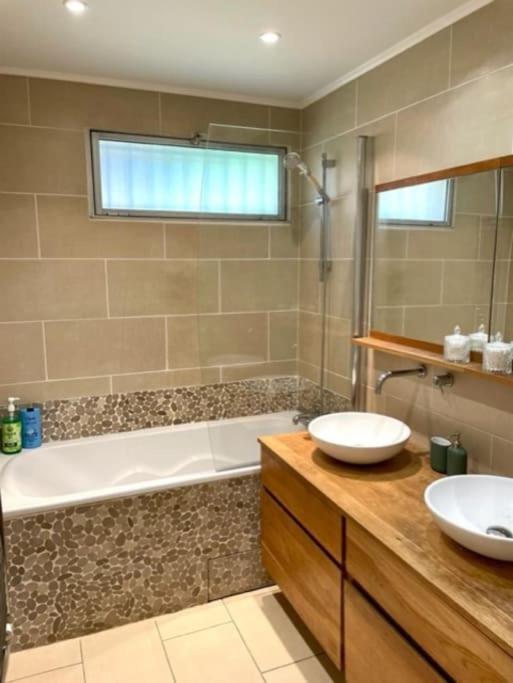 En Avec Piscine, Cinema Apartment Nizza